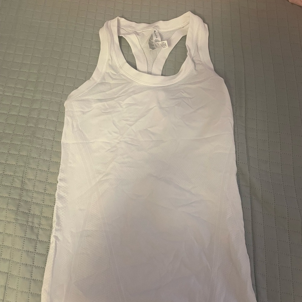 white athleta momentum tank